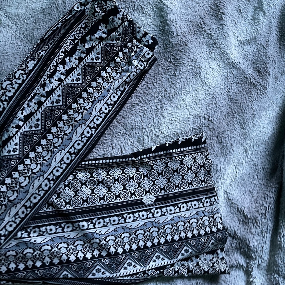 Black&white flare pants!
